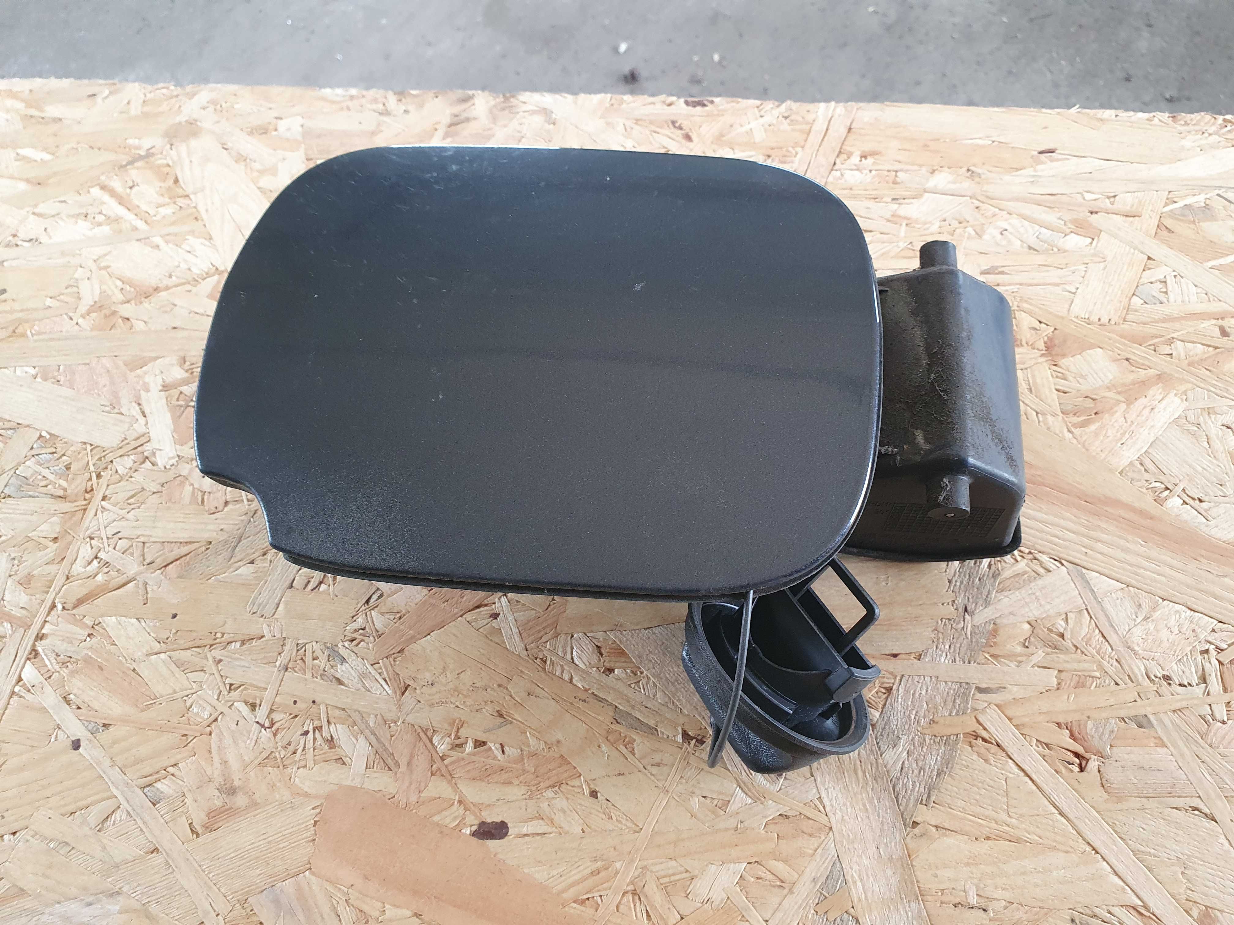 Klapka wlewu paliwa korek Renault Clio 3 III Teb 66 kpl 3 drzwi 06 rok