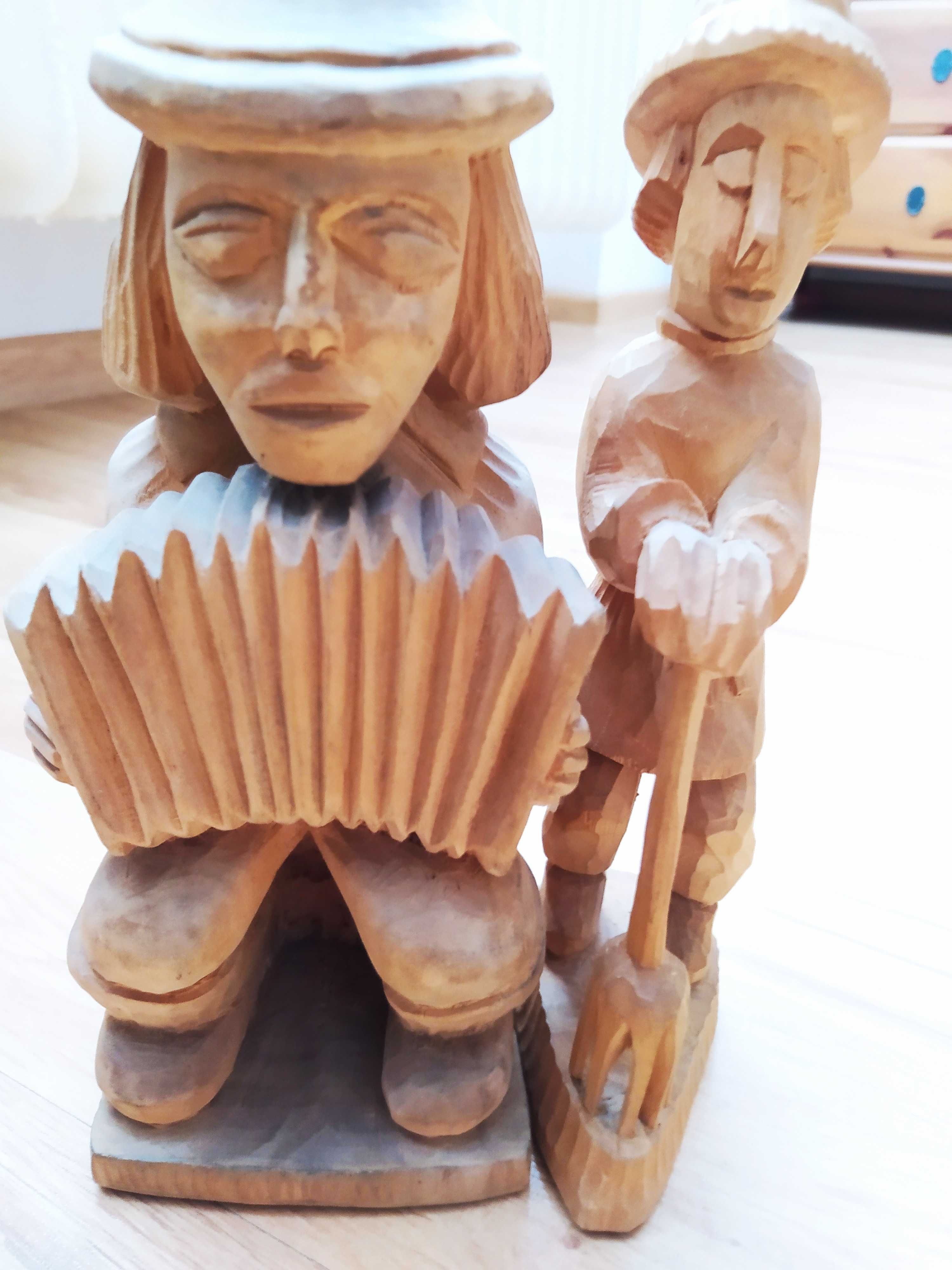 Drewniane rzeźby z epoki PRL - sztuka ludowa
