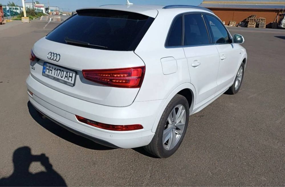Автомобиль AUDI Q 3