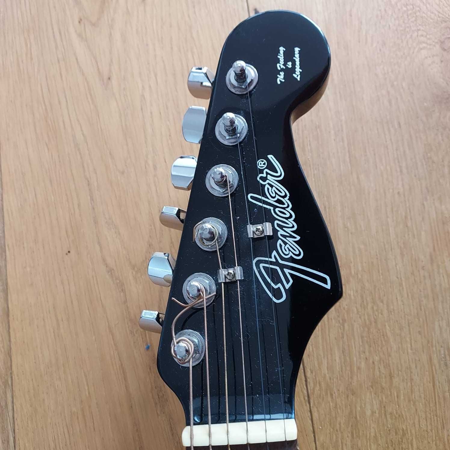 Guitarra Fender Modelo La Brea com capa