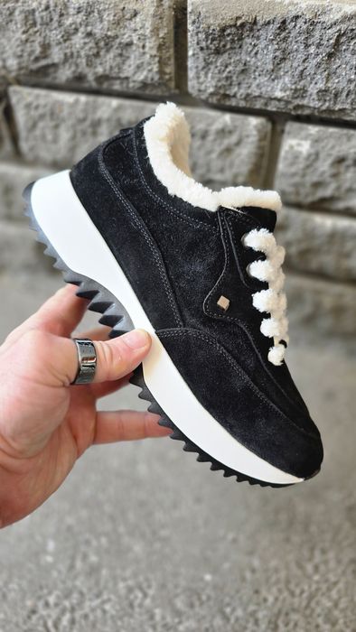 Жіночі зимові кросівки