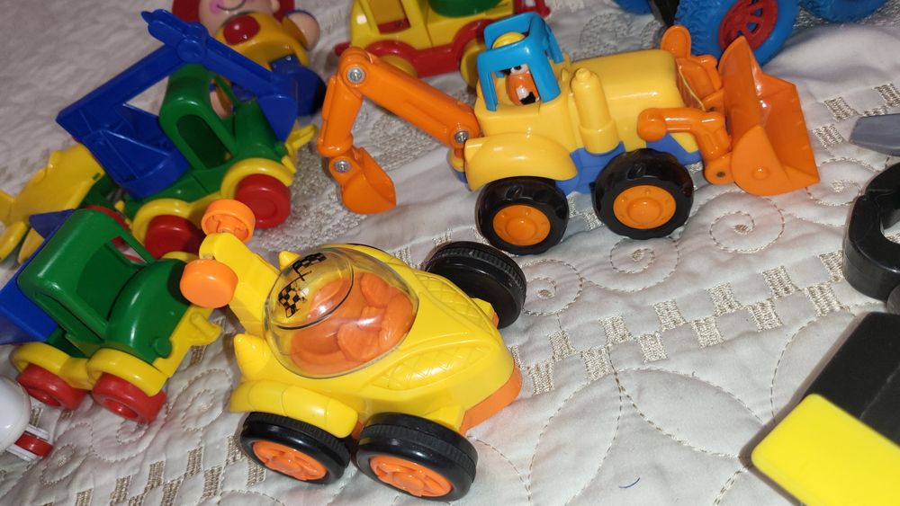 Лот,пакет іграшок для хлопчика,дівчинки,машинки,розвиваючі,інструменти