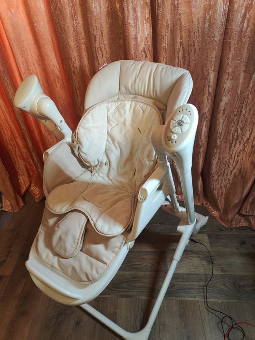 Стільчик-гойдалка "CARRELLO Triumph"/Пеленатор chicco