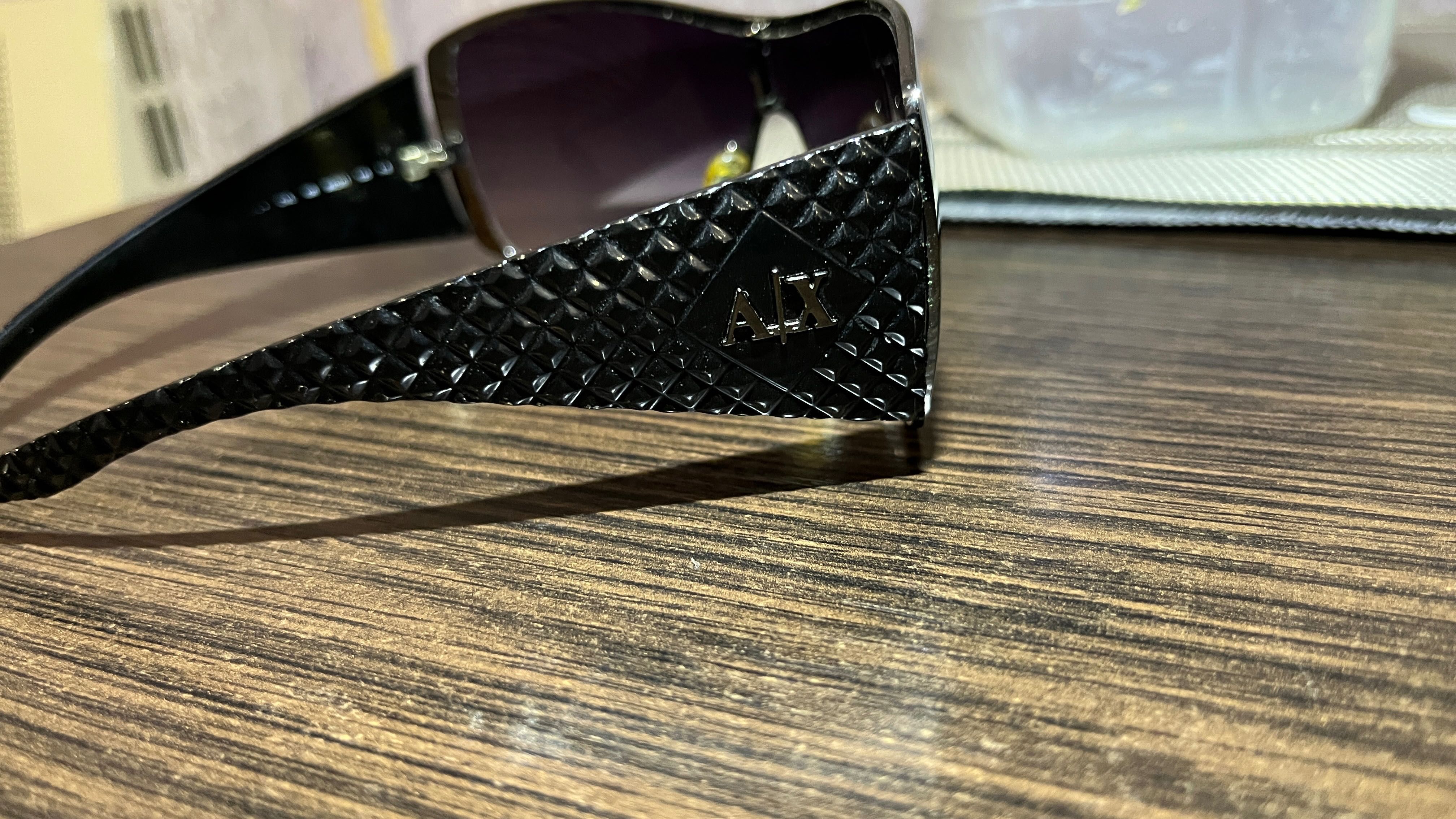 Дизайнерські сонцезахисні
окуляри Armani Exchange A|X