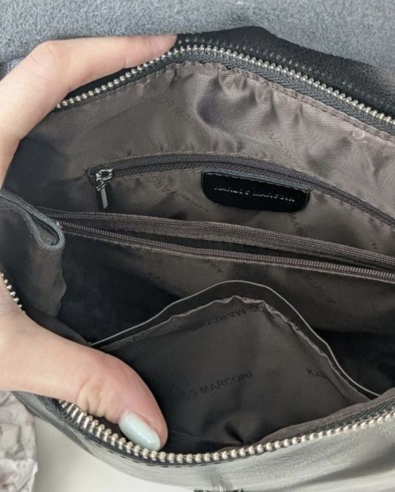 Гарний жіночий шкіряний сумка-рюкзак для формату А4 чорний