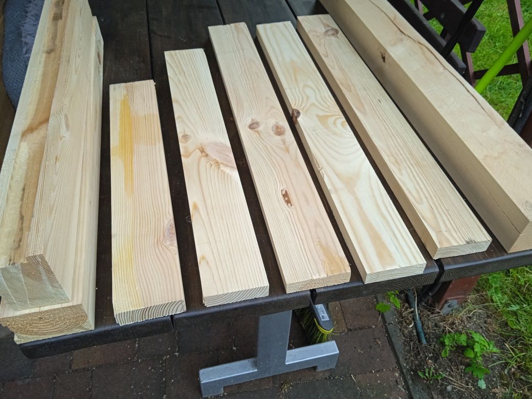 Drewniane elementy(deski,kantówki)na sztachety,płotki,donice.Heblowane