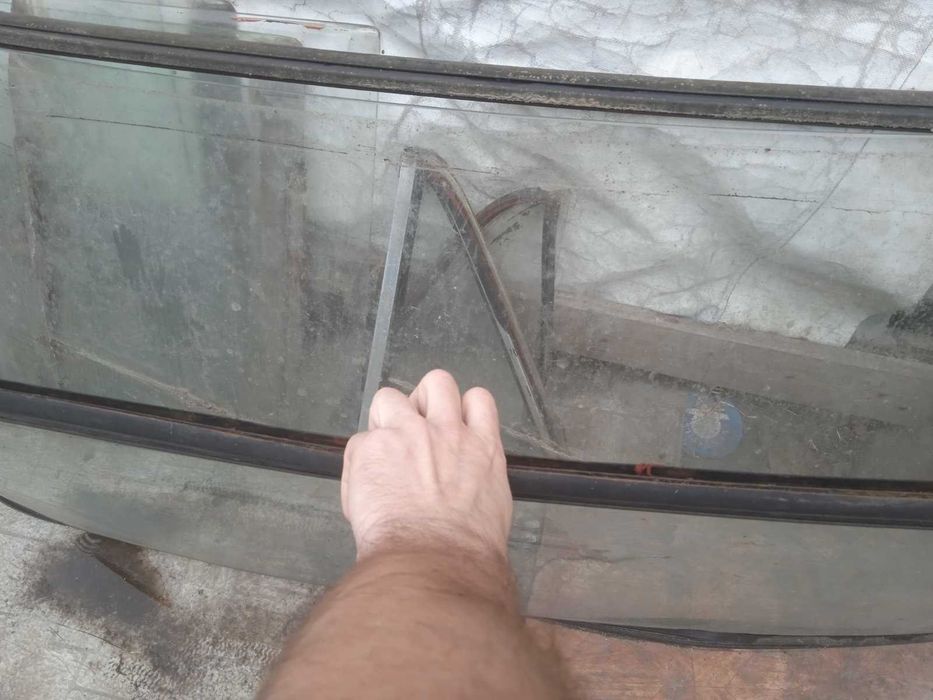 Стекла на ваз 2101 .300грн за вси стекла и мотор робочый ваз 2101