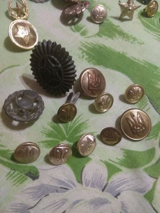 Значок армейски продам