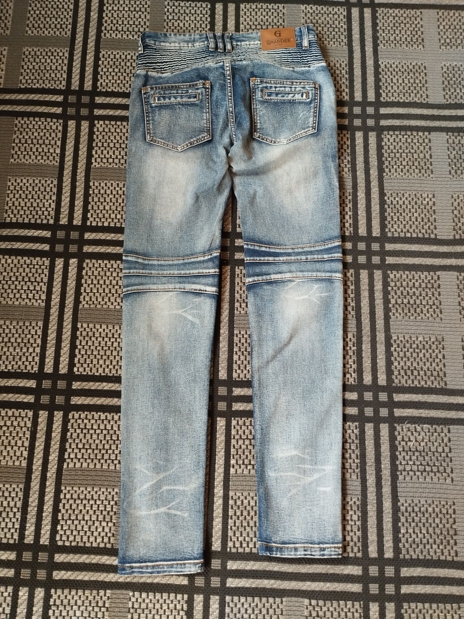 Spodnie jeansowe z przetarciami W29L32