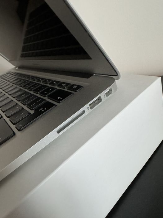Macbook air (13-inch, 2017)