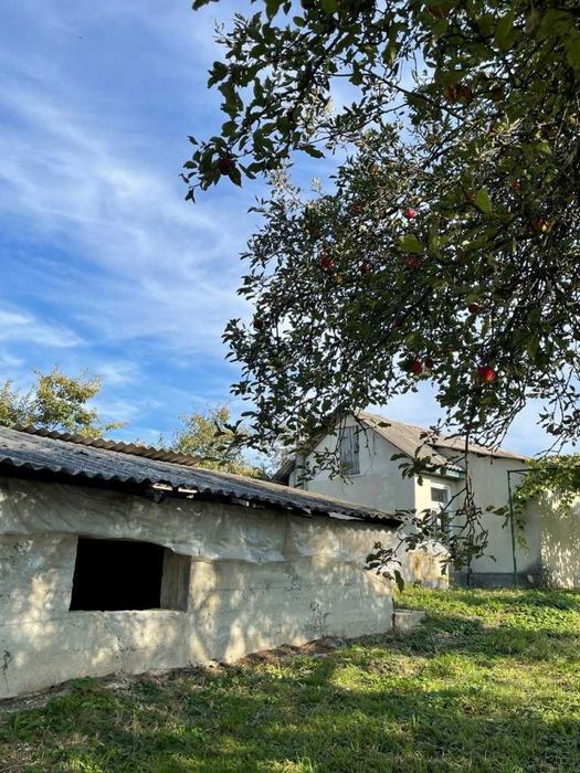 Будинок під реконструкцію  в с.Середнє над озером