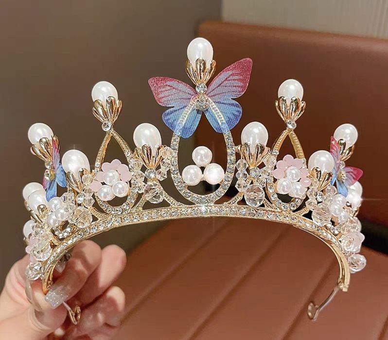 Діадема зі стразами та перлинами