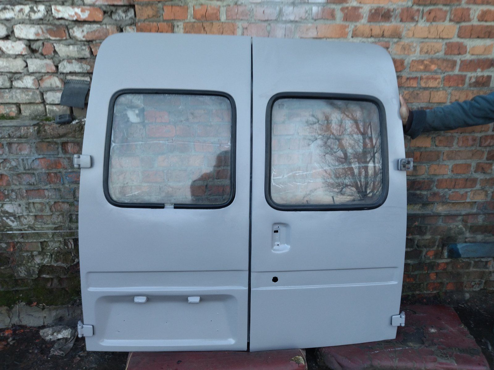 Задние двери Ford transit 1998 г