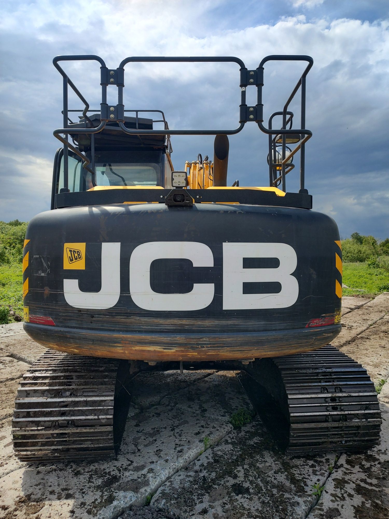 Jcb jc 130 Lc + гусеничний екскаватор