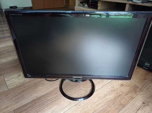 Komputer + monitor 24" z funkcją telewizora.