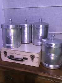 Conjunto de 4 potes antigos em aluminio.