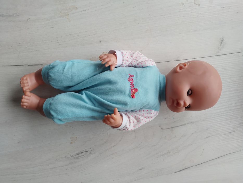 Dromader Lalka Agusia z ubrankiem - pije i siusia