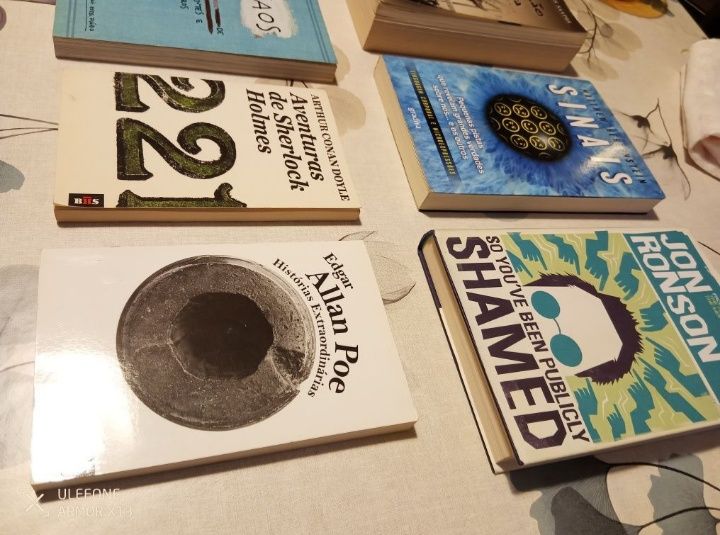 Vários livros para venda entre 5€ e 10€