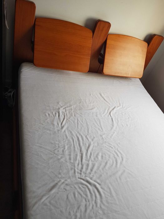 Cama casal (140x200) de madeira maciça & colchão