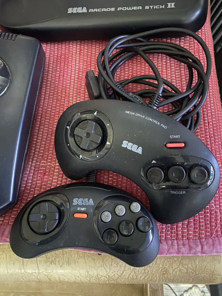 consola Sega Mega Drive 2 + 2 comandos +1 joystick