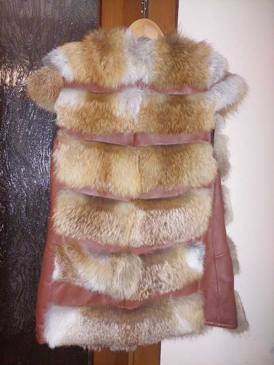 Очень красивая жилетка с меха лисы трансформер куртка люкс