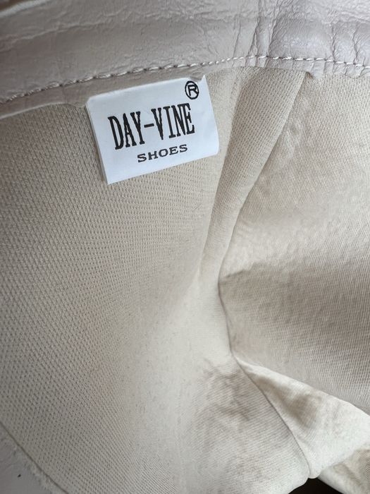 Botas beige cano alto