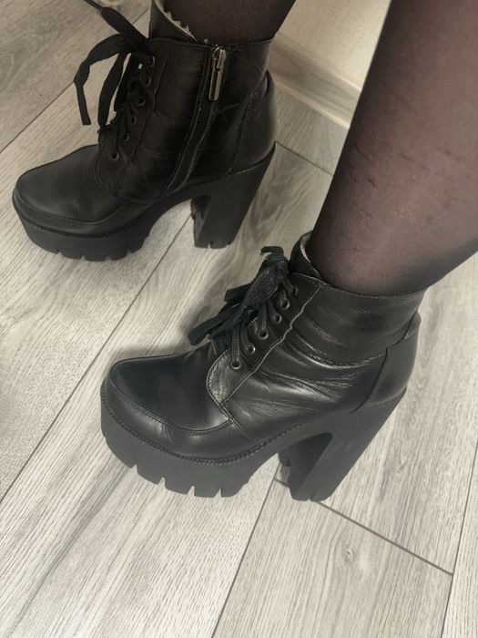 Ботильйони шкіряні на тракторній підошві 37 розмір