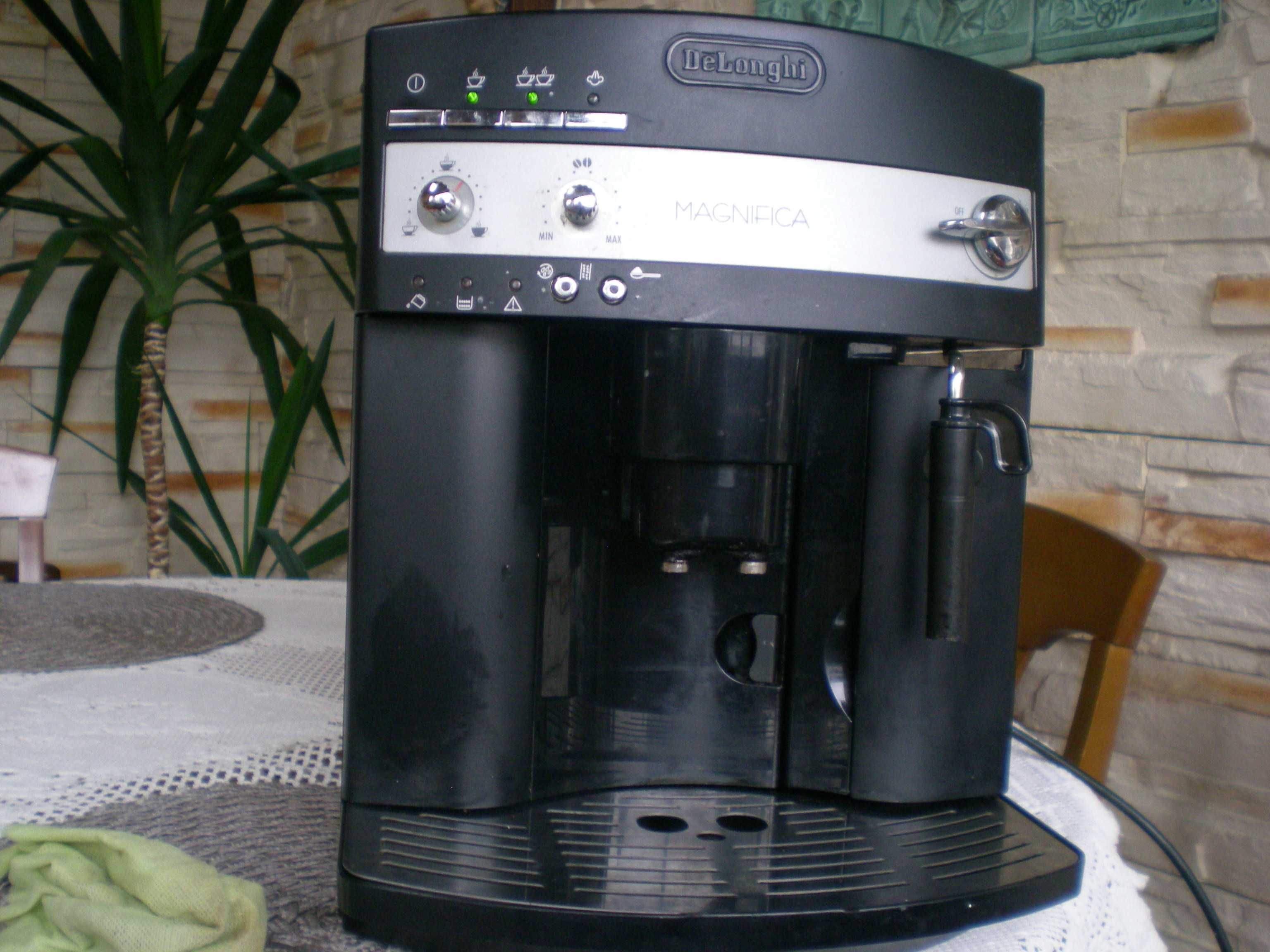 Ekspres Delonghi Magnifica Ecam 3000 B ekspres ciśnieniowy