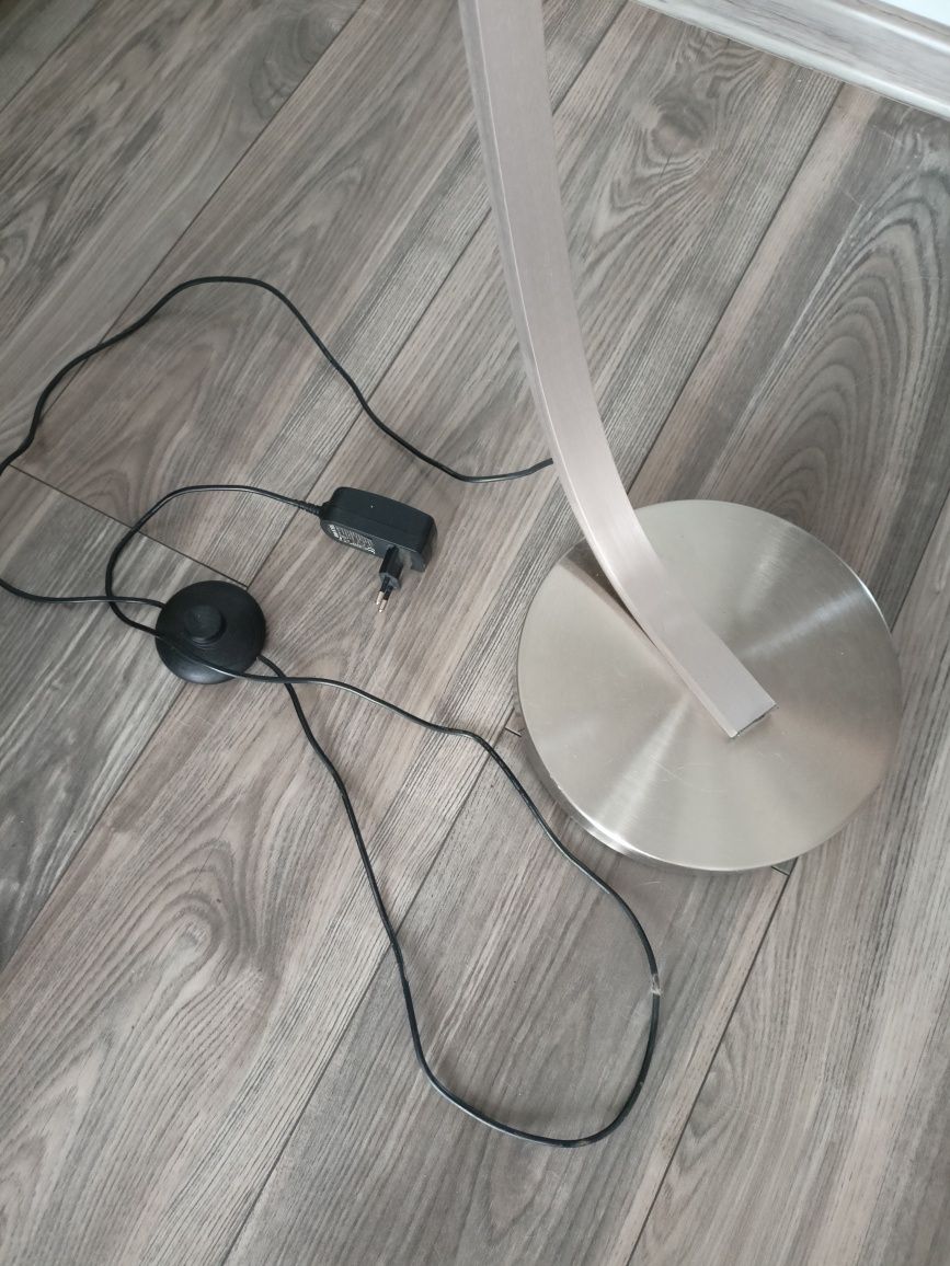 Lampa podłogowa ledowa