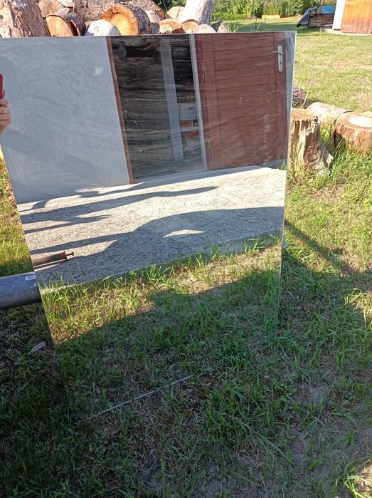 Lustro klejone do ściany