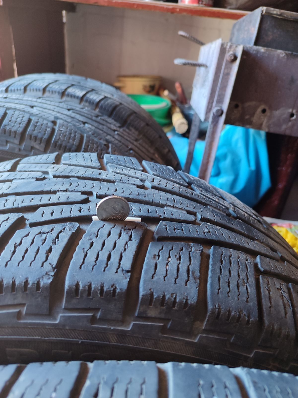 Продам зимову резину нокіан 225/55/18