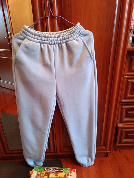 Жіночий спортивний костюм