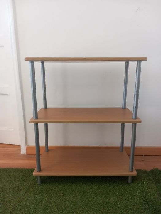 Prateleira de três níveis