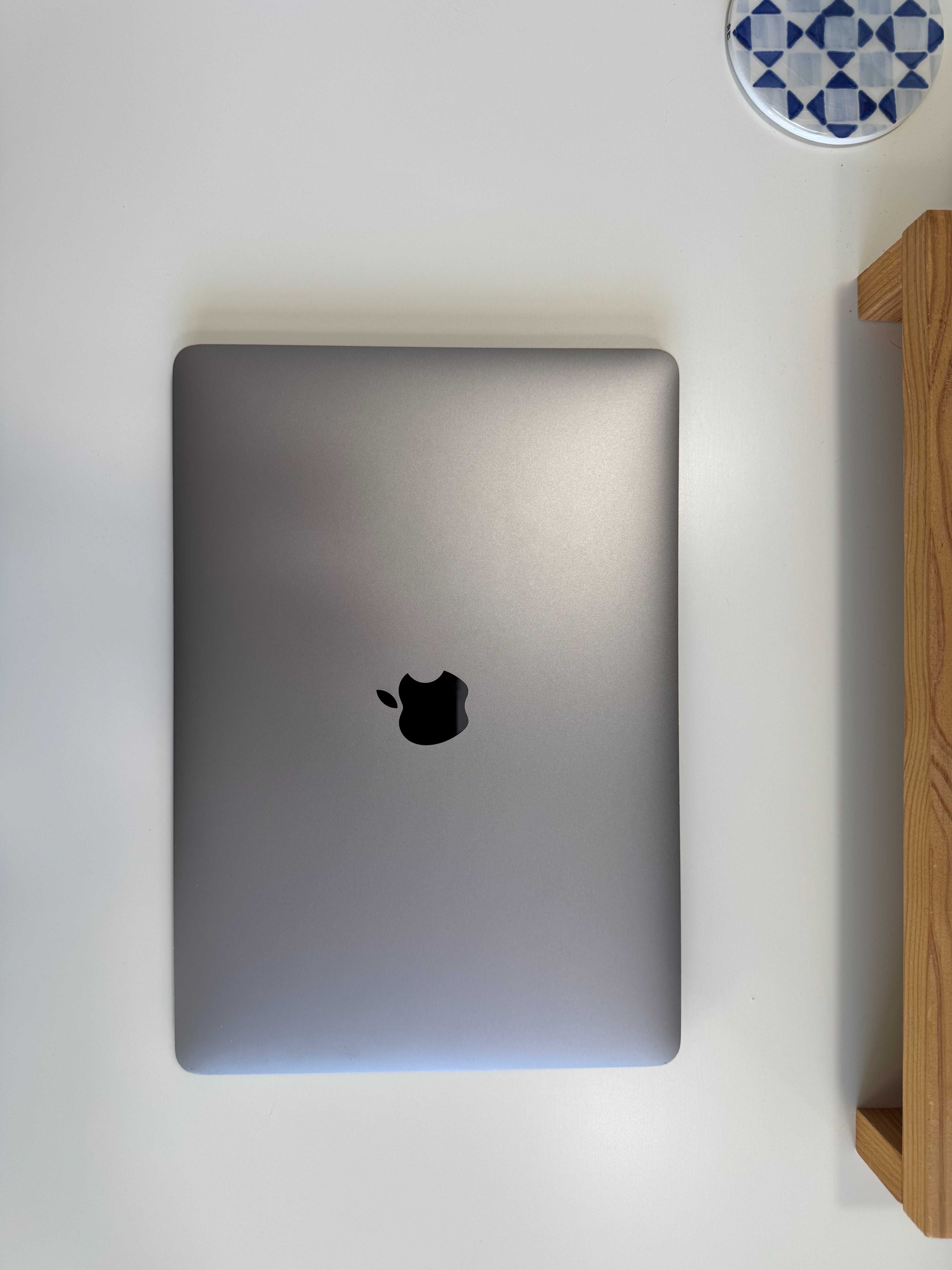 MacBook Pro 13” (2019) 2,4GHz i5 | 16GB RAM | 500GB