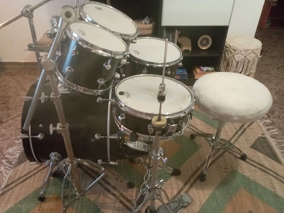Vendo Bateria Tamburo Voyager XD completa!