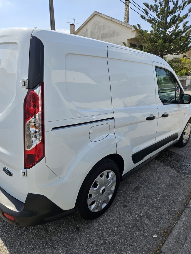 Ford Transit Connect 1.5 à venda!