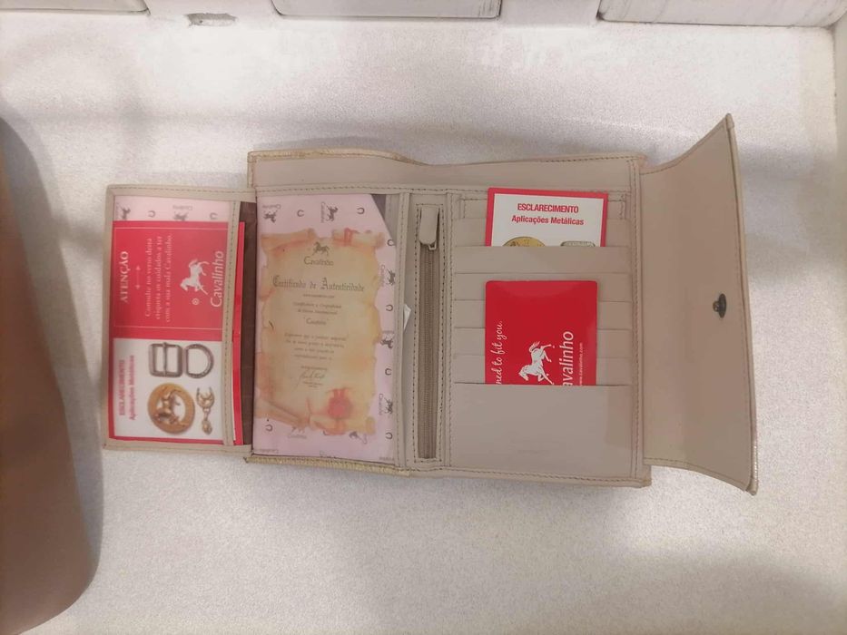 Vendo conjunto de carteira e mala