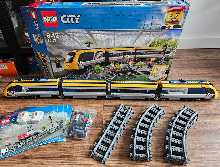 LEGO 60197 City - Pociąg pasażerski + druga lokomotywa!