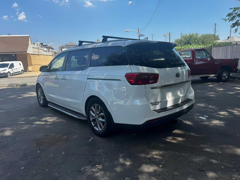 Kia Sedona      2019