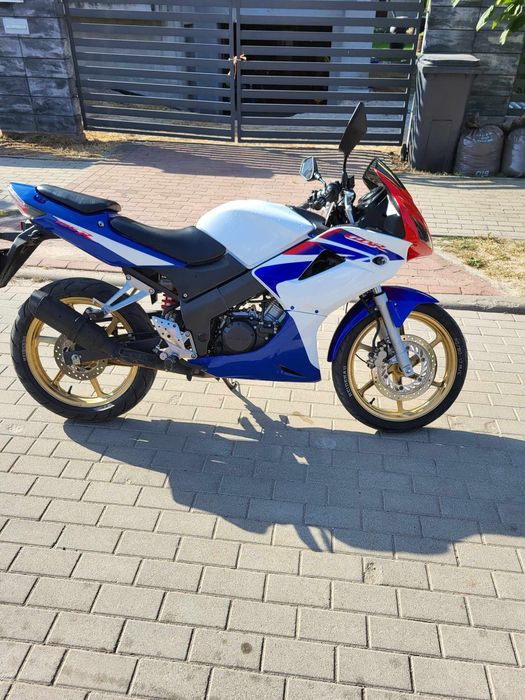 Motocykl honda CBR 125r