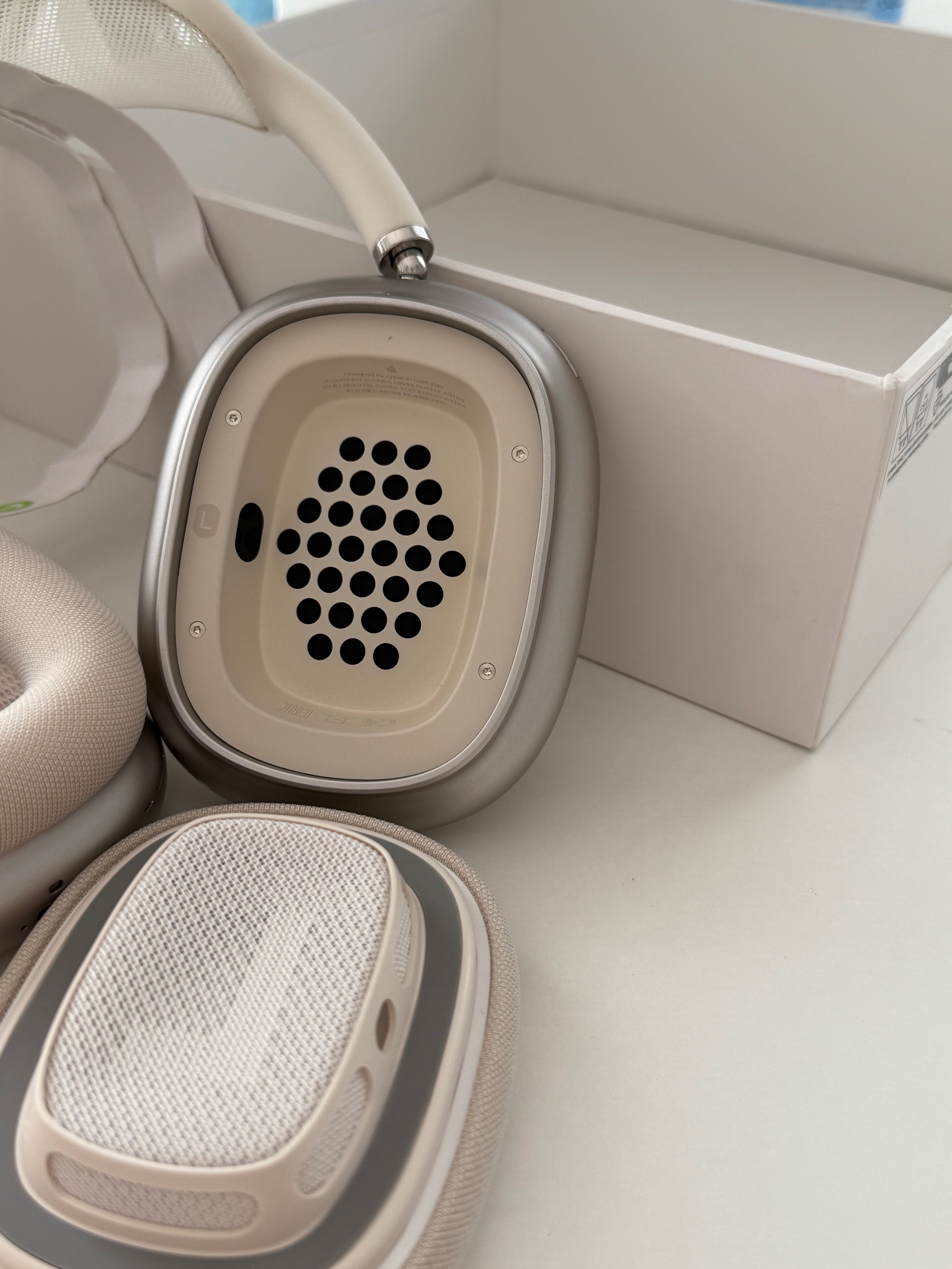 AirPods Max starlight