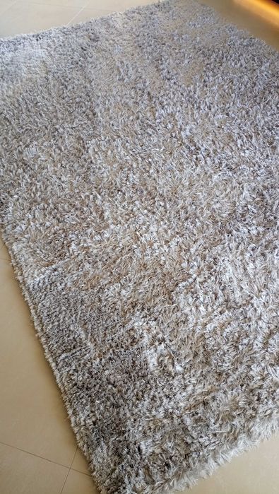 2 Carpetes cinza com pelo medio
