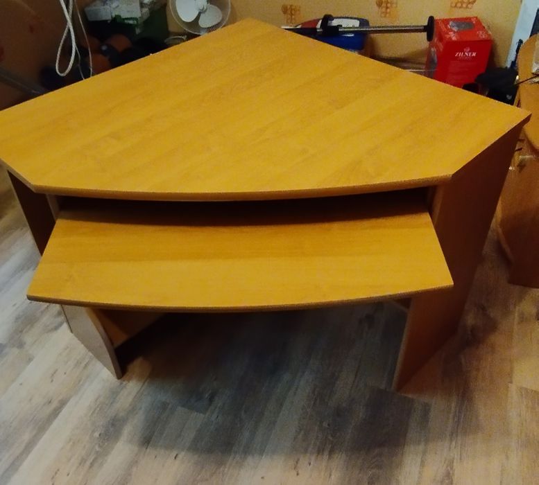 Biurko narożne do komputera