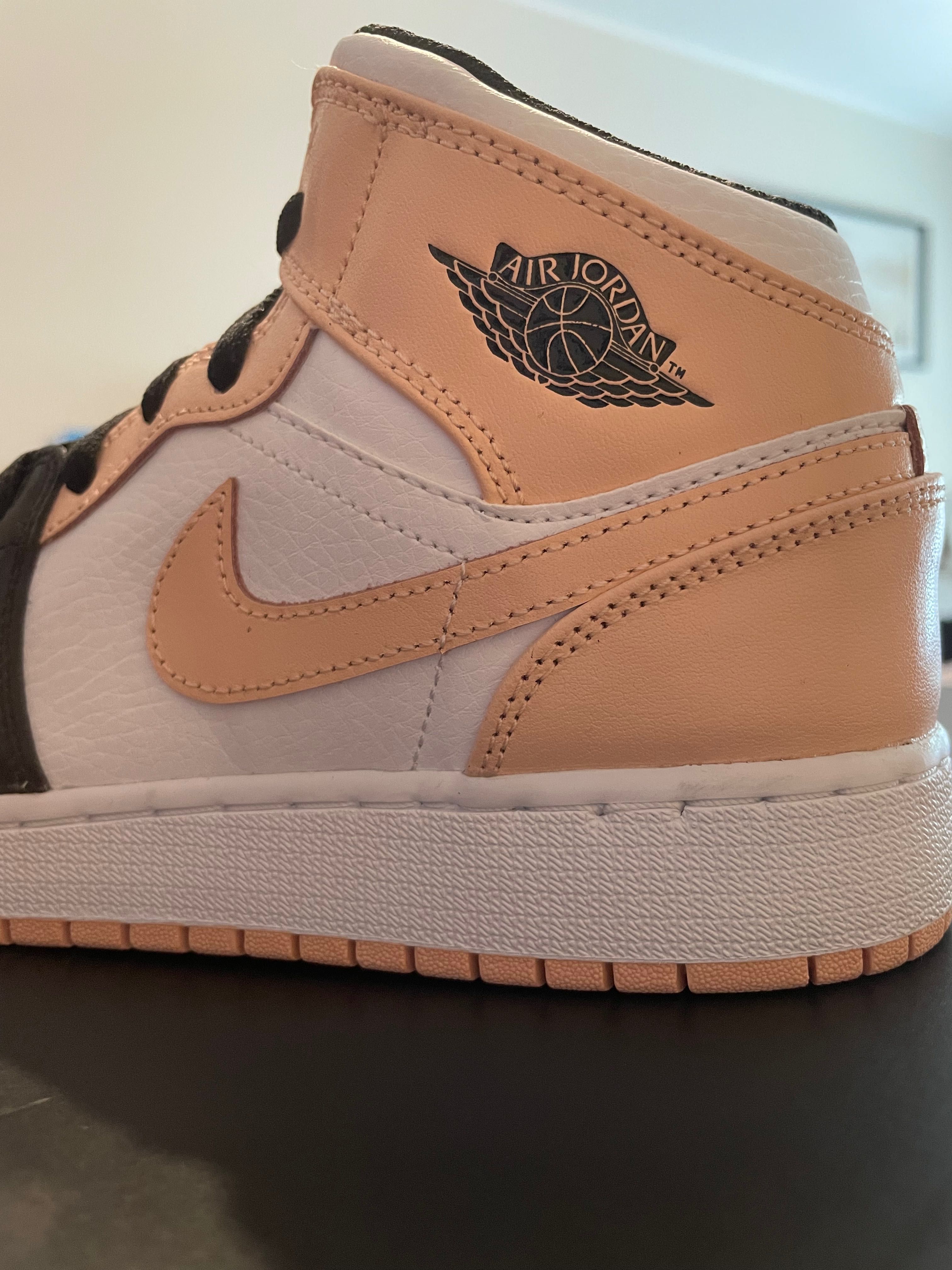 Air Jordan 1 Mid Crimson Tint