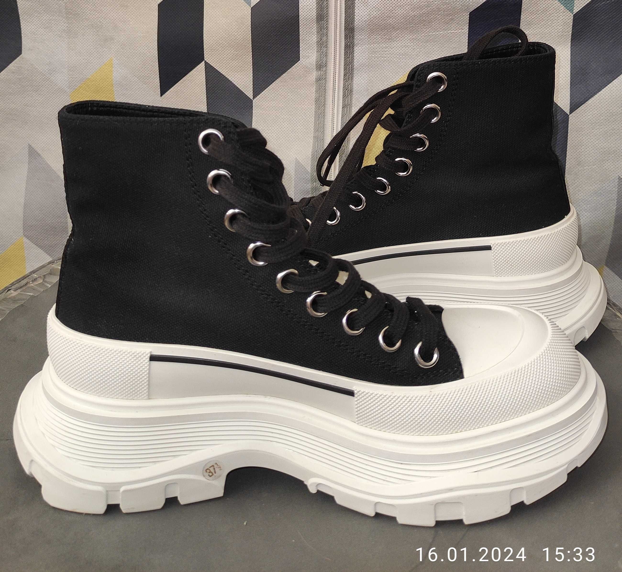 Ботинки Alexander McQueen Tread Slick, черные с белым