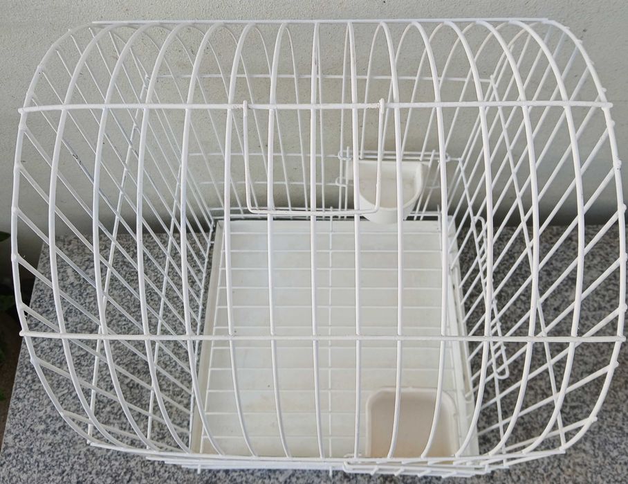 Gaiola de pássaros.