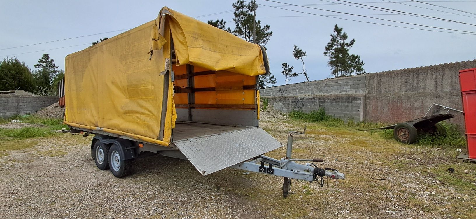 Reboque de mercadorias marca Daltec 3500 kgs