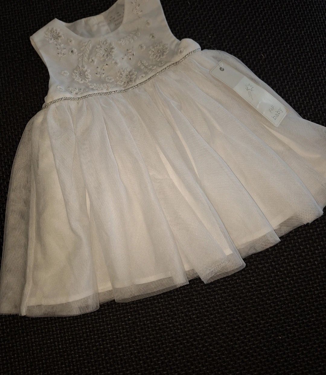 Elegancka biała sukienka
