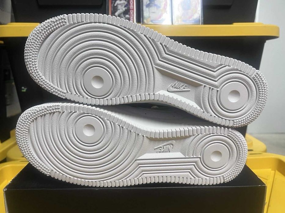 Buty meskie Nike Air Force 1 Low Supreme White R.37.5