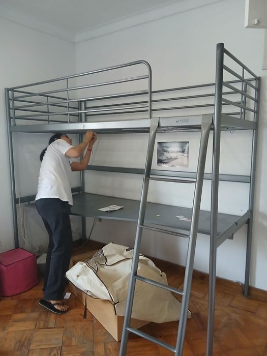 Cama de solteiro com secretaria e colchao